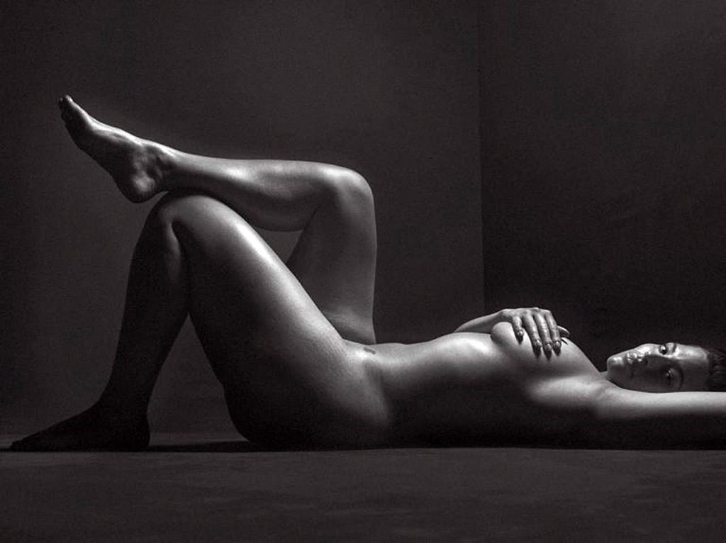 24 Ashley Graham Nude Sexy